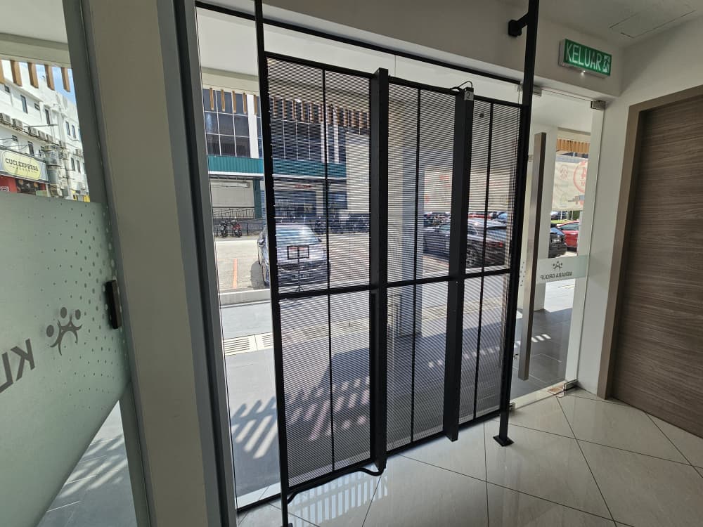 Freestanding transparent LED mesh wall UiBig installed as an interior partition